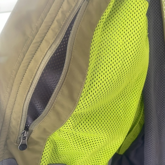 Under Armour Cold Gear/Stormproof Ski Jacket.  Men’s Medium. - Picture 13 of 14